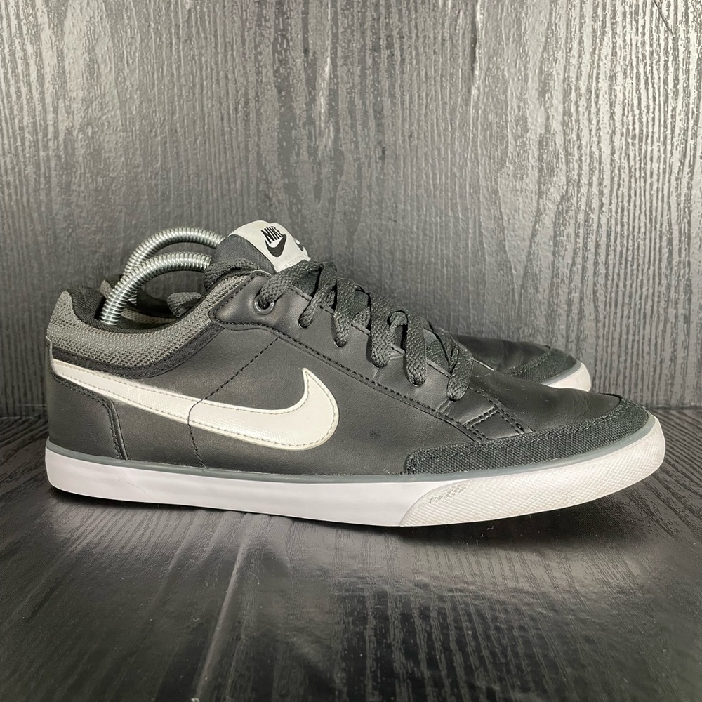 Nike Capri III Women’s Size 10
